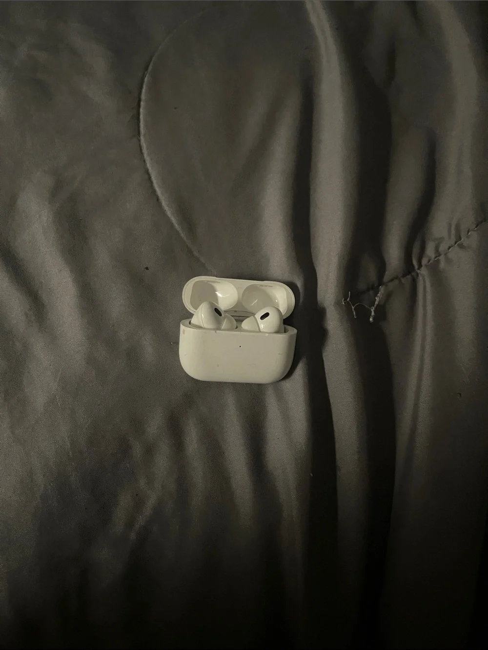 Apple White Wireless Earbuds with White Charging Case